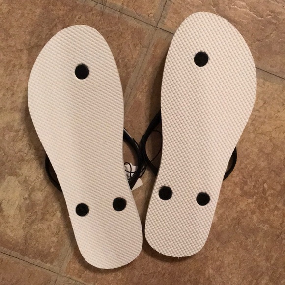 GAP Palm Tree Flip Flops - Picture 2 of 2